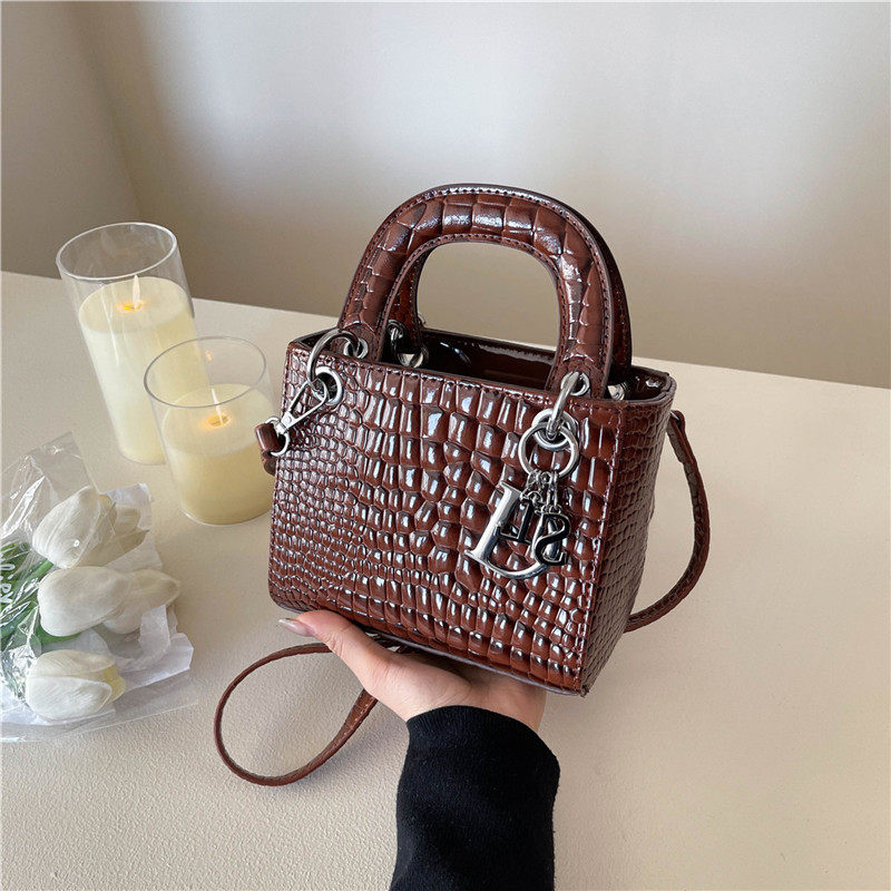 超火时尚高级感鳄鱼纹小方包女2025新款时尚百搭手提戴妃包斜挎包,淘宝优惠券,粉丝福利购,淘宝优惠卷