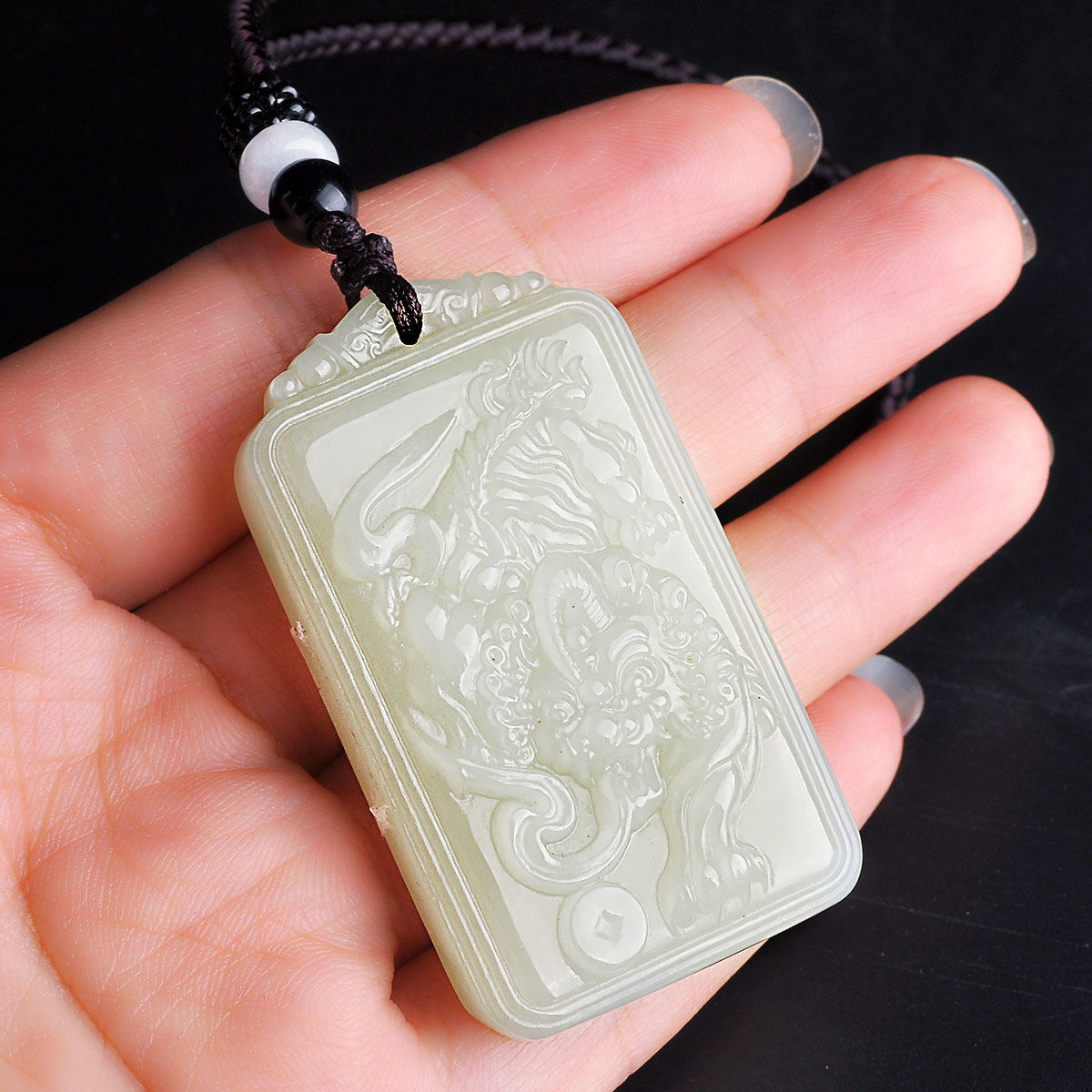 和田玉麒麟吊坠男女款玉石方牌时尚百搭玉坠挂件