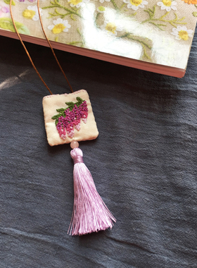 原创手工刺绣可放平安符干花项链