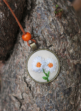 手工刺绣日系森女风小物件毛衣链