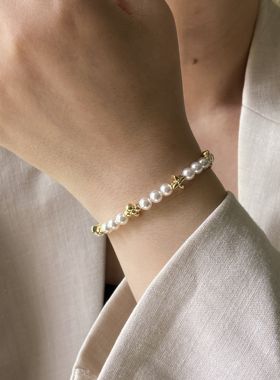 金色四叶草十字架珍珠手链轻奢小众高级精致手饰2025新款爆款手串