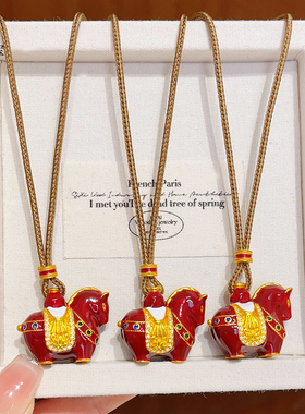 沙金珐琅彩红色马上有钱吊坠项链