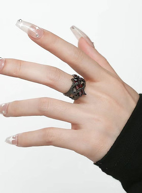 暗黑系复古红宝石戒指