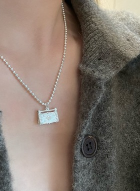 S925纯银拉丝老花锁包吊坠轻奢高级感轻奢小香风ins小众设计百搭