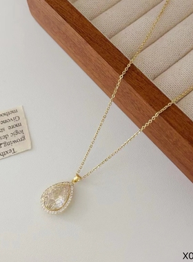 高级感轻奢水滴项链女小众设计锁骨链日常通勤颈链配饰2025年新款