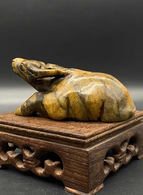 玉石小牛雕刻外蒙料客厅工艺古玩