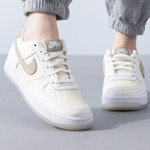 Nike/耐克Air Force 1空军一号运动鞋大童GS款休闲板鞋HM3721-111 - 图1