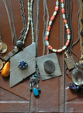 西洋古董女王风头像宝石雕花项链