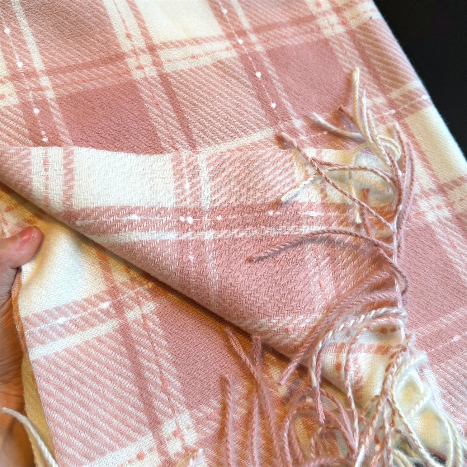 粉色格纹披肩女2025冬季双面仿羊绒流苏围巾保暖百搭围脖学生送礼 - 图1