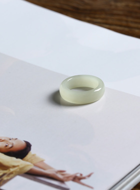 11号戒指 和田玉青白泥鳅背圆弧素圈指环 9129