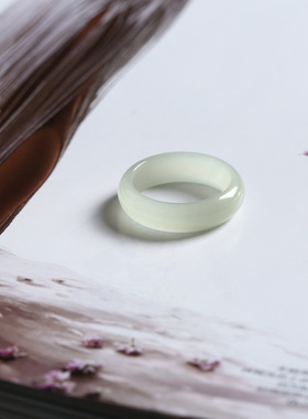 20号戒指 和田玉晴水青白泥鳅背圆弧素圈指环 381