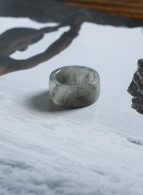 14号戒指 新疆和田玉青花籽料 籽玉宽条直切款方口指环 9110