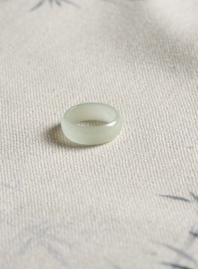 5号戒指 和田玉晴水浅青白小尺码圆弧素圈指环 尾戒 3235