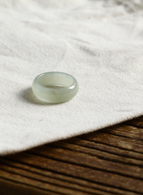 8号戒指 和田玉晴水青白小尺码圆弧素圈指环 尾戒 7899