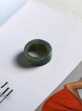 23号戒指 和田玉青花扇形直切款方口指环 1610