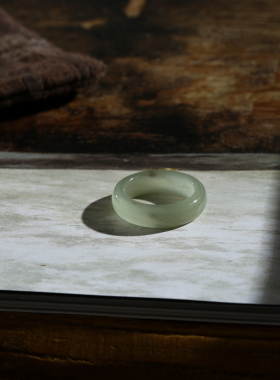 13号戒指 和田玉晴水烟紫泥鳅背素圈指环 2005