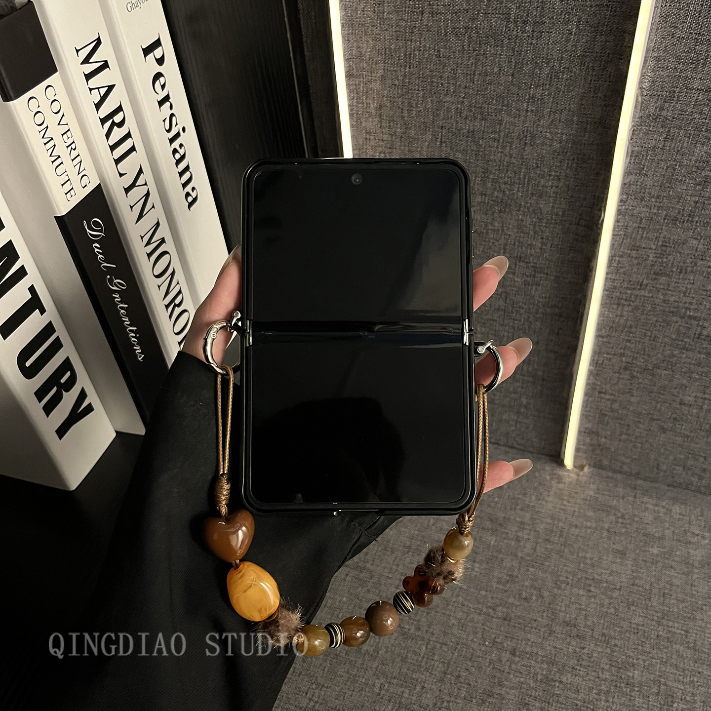 轻调 ins潮酷丝绒棕豹纹琥珀手提链适用于华为Pura X手机壳全包新款purax典藏版折叠屏p50宝盒翻盖防摔保护套,淘宝优惠券,粉丝福利购,淘宝优惠卷