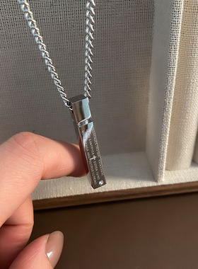 长款字母吊坠项链男款嘻哈潮流钛钢毛衣链高级感男生男士链子配饰