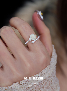 白色玫瑰花戒指女简约冷淡风时尚轻奢2026新款气质百搭开口食指戒