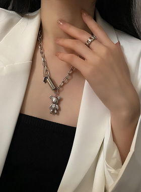 苏瑞瑞 暴力小熊项链中长钛钢镀金欧美复古小众冷淡风ins毛衣卫衣