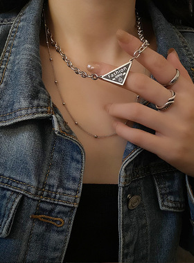 街头风叠戴三角吊坠项链女ins嘻哈小众设计2021年新款不褪色男潮