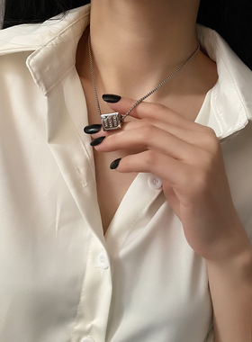 字母三棱柱项链钛钢吊坠锁骨链