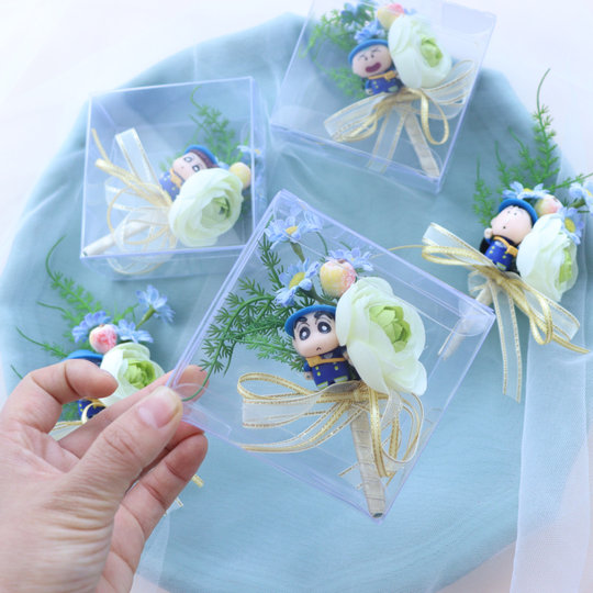 原创卡通结婚新郎新娘伴郎伴娘胸花婚礼蜡笔小新胸针手办