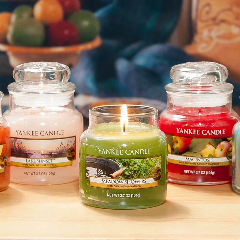 Ароматизированная свеча в банке Yankee Candle импортирована, декоративная спальня, ароматерапия в подарок, 104 г (13×9×11 см)