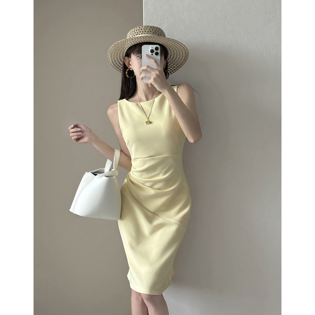 ຄວາມງາມທີ່ສະຫງ່າງາມ smocked hip-hugging dress