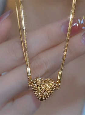 咖色满钻磁铁爱心项链