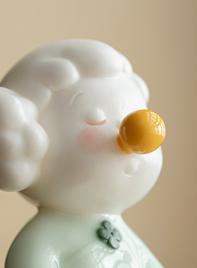 可爱陶瓷抱花瓶女孩茶宠摆件家居茶室办公桌面小花器装饰摆设