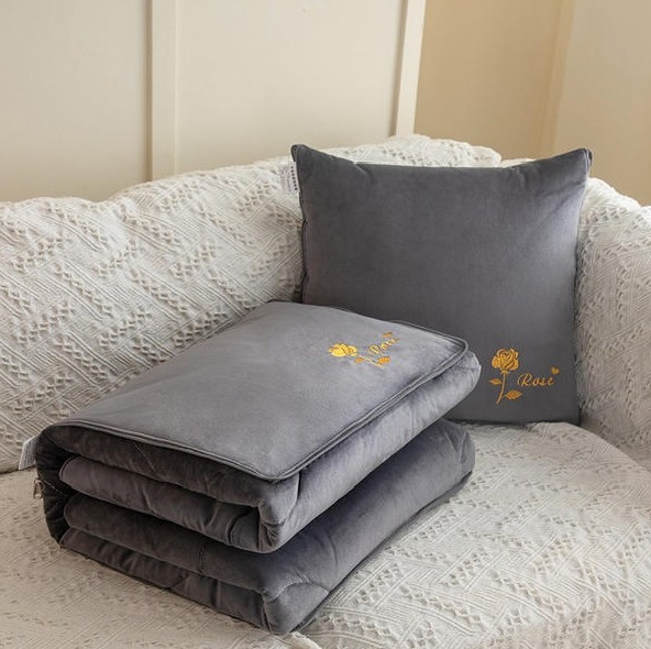 加绒加厚保暖抱枕被子两用午睡小毛毯蓝色灰色抱枕汽车靠垫折叠被,淘宝优惠券,粉丝福利购,淘宝优惠卷