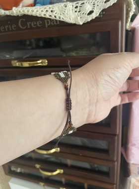 手工串珠咖白双色编织手链串珠成品