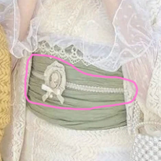 Различные мелкие декоративные элементы, кружева и аксессуары юката, а также советы по красоте по ношению кимоно.