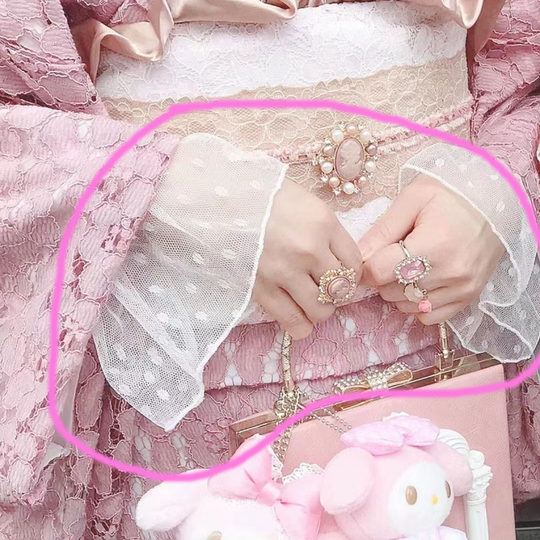 Различные мелкие декоративные элементы, кружева и аксессуары юката, а также советы по красоте по ношению кимоно.