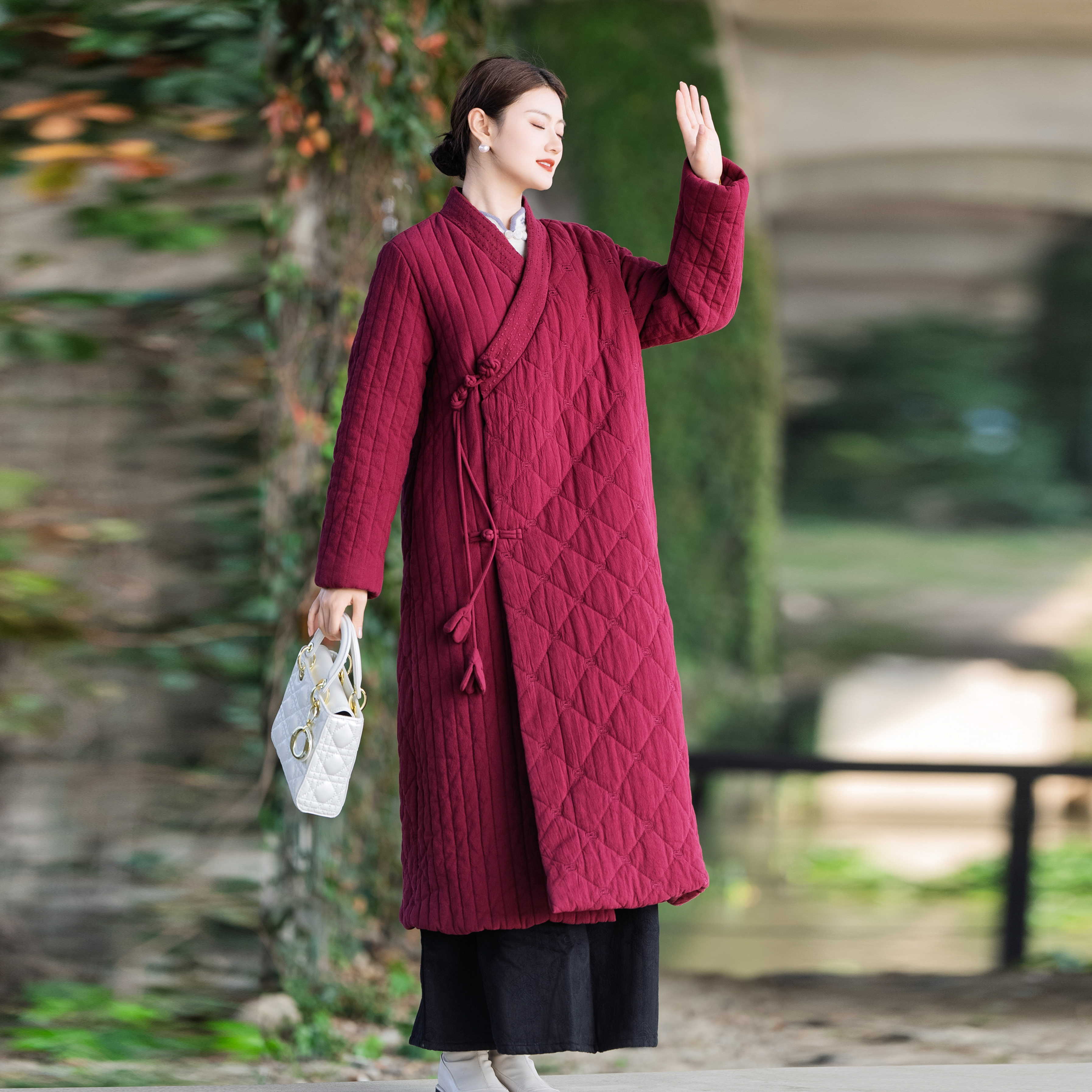 2025冬新款国风汉服女装加棉棉服复古V领斜襟流苏亚麻长外套大衣