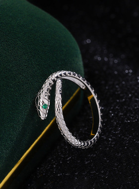 未晚女足银冷淡风绿眼灵蛇戒指