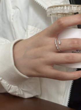 未晚女纯银冷淡风镶钻灵蛇戒指