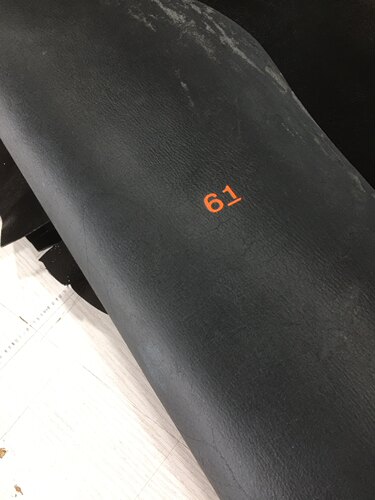F1191黑色封底皱面漆皮羊皮1.1微挺真皮鞋靴箱包皮具手工DIY皮料 - 图1