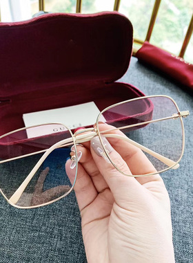 眼镜轻奢风女士梳妆台首饰摆件