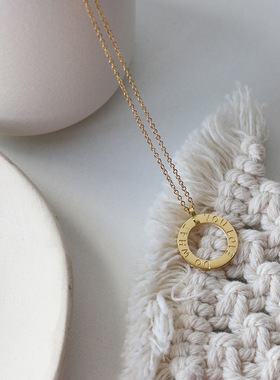 圆环字母英文LOVE做你项链