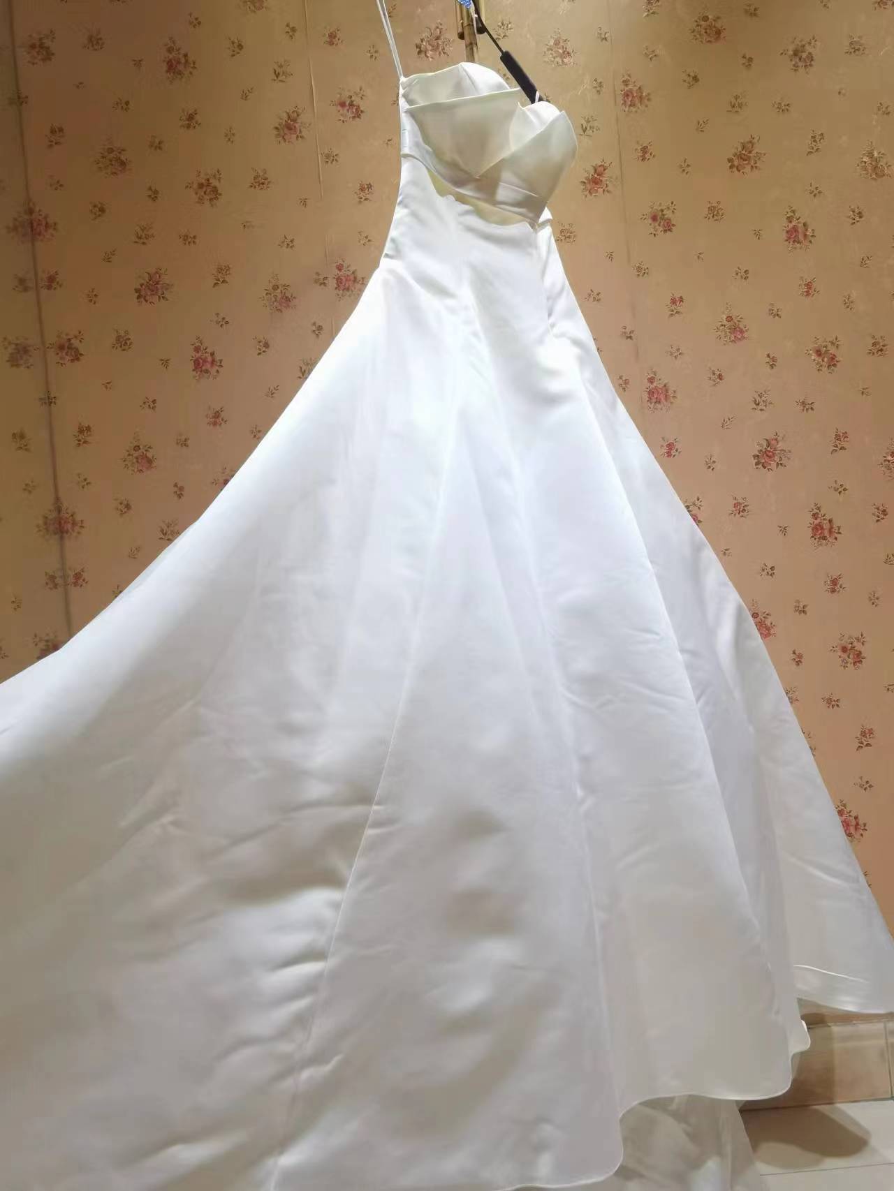 成都罗曼蒂克素版缎面法式拖尾婚纱A0912-34清货包邮 - 图0