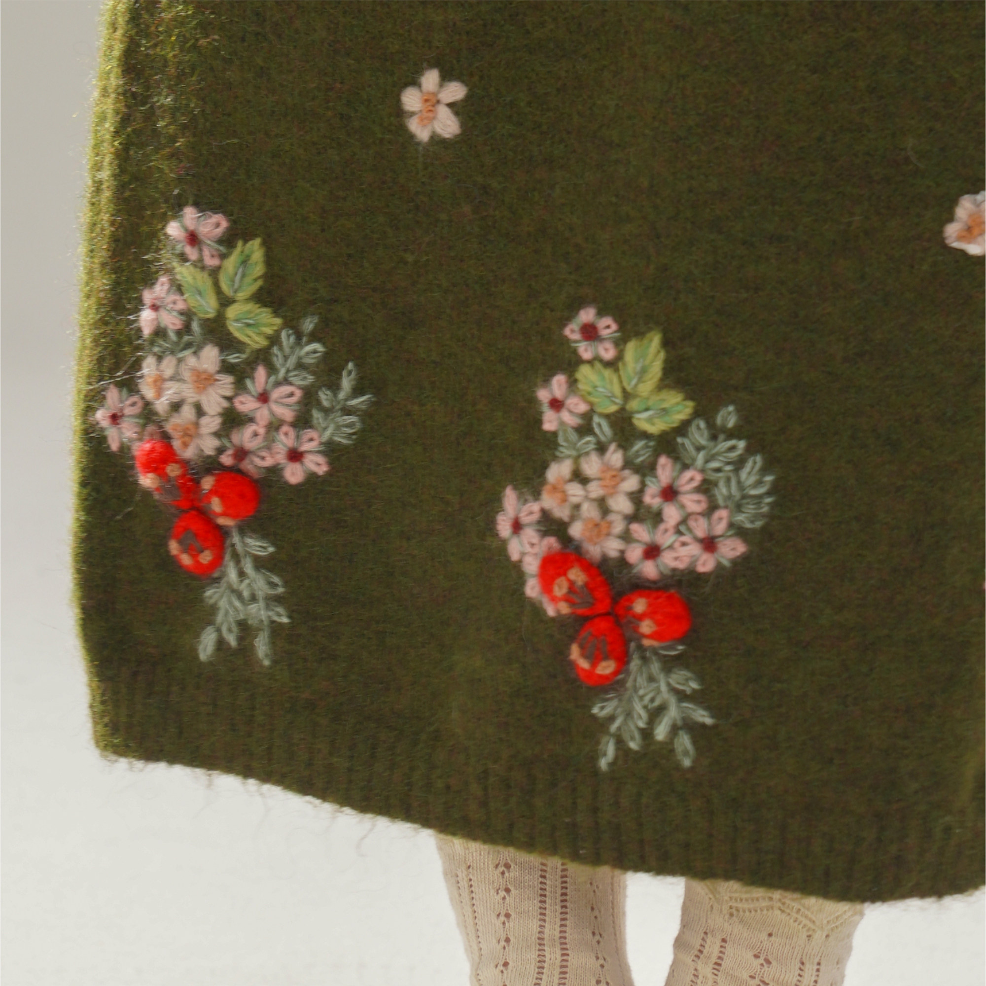 脸儿艺限量版 原创设计重磅通身手工绣花圣诞绿V领毛衣半裙披肩,淘宝优惠券,粉丝福利购,淘宝优惠卷