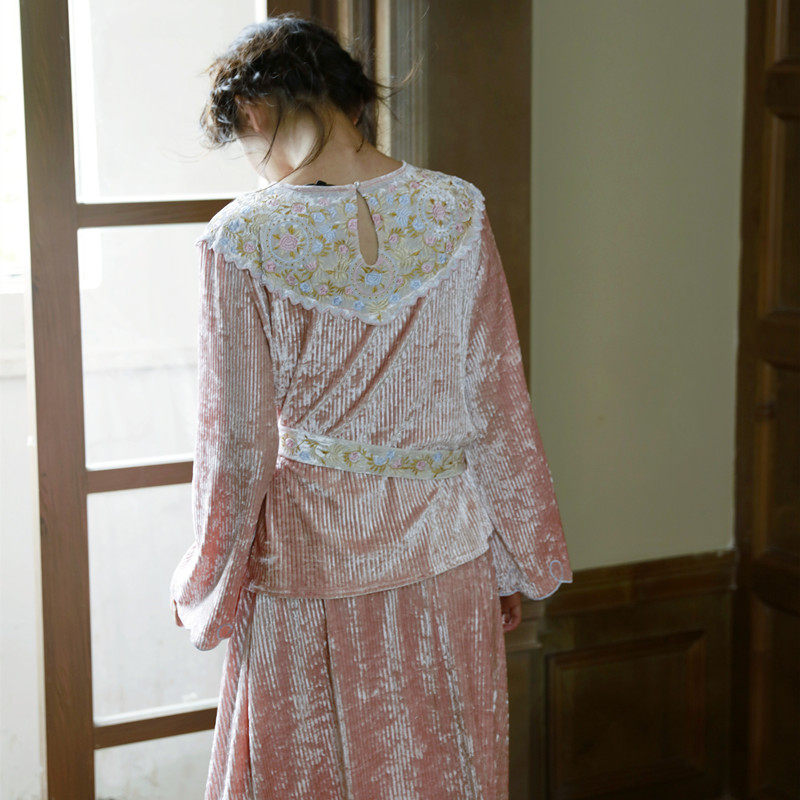 脸儿艺  仙美条纹金丝绒刺绣 宽松喇叭袖 森女连衣裙,淘宝优惠券,粉丝福利购,淘宝优惠卷