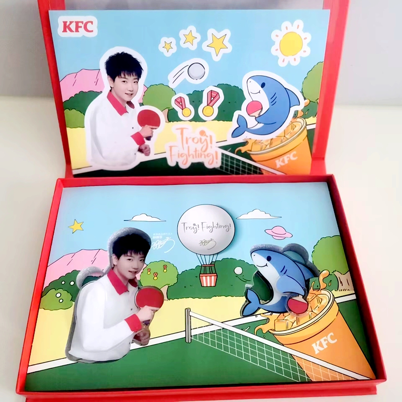 正品代购肯德基孙颖莎联名周边kfc礼盒冰箱贴乒乓球贴纸小卡海报 - 图1