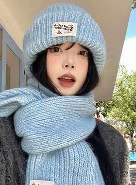 蓝色针织帽子围巾套装