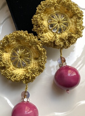VTG设计师款原创手作手工钩织金黄色花卉粉紫色珐琅棉花珍珠耳夹