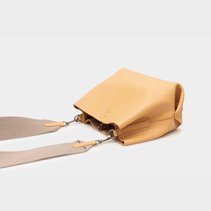 newlonpa宽带2020新款潮女感水桶包 newlonpa纽隆帕女士包袋