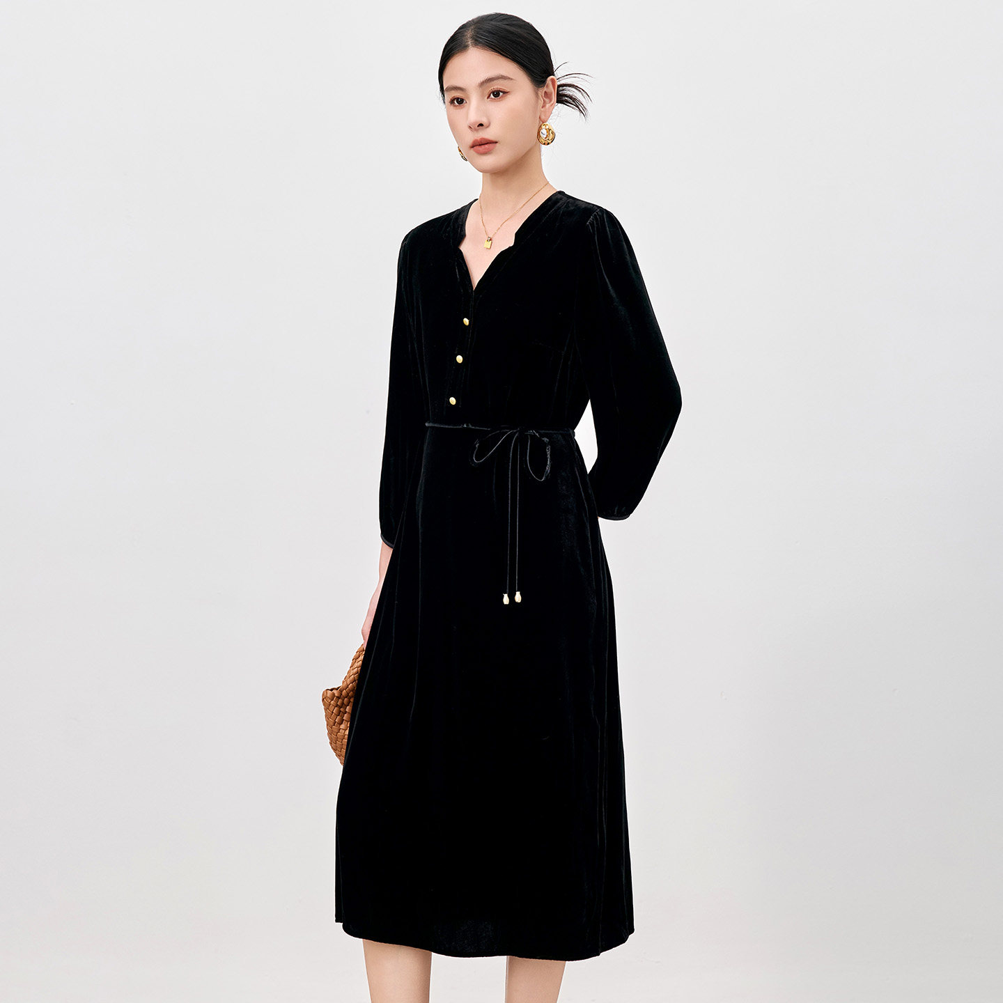 水墨佳人轻奢秋冬V领桑蚕丝连衣裙气质减龄修身显瘦真丝绒中长款