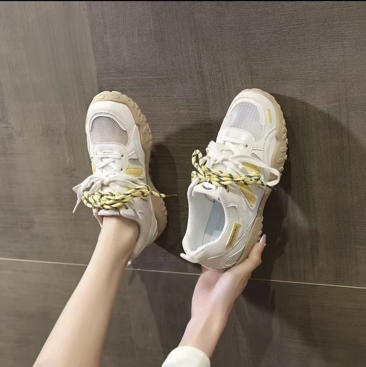 胖东来品牌网面真皮时尚德训鞋女2025夏新款透气软底休闲运动鞋女